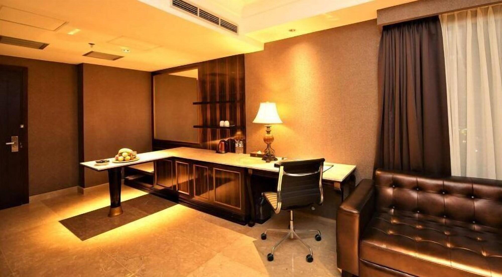 Myko Hotel & Convention Center Makassar Kültér fotó
